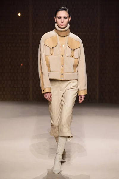 Look 50